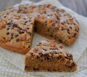 torta al caffè e cioccolato e noci