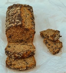 plumcake integrale con gocce di cioccolato e sesamo
