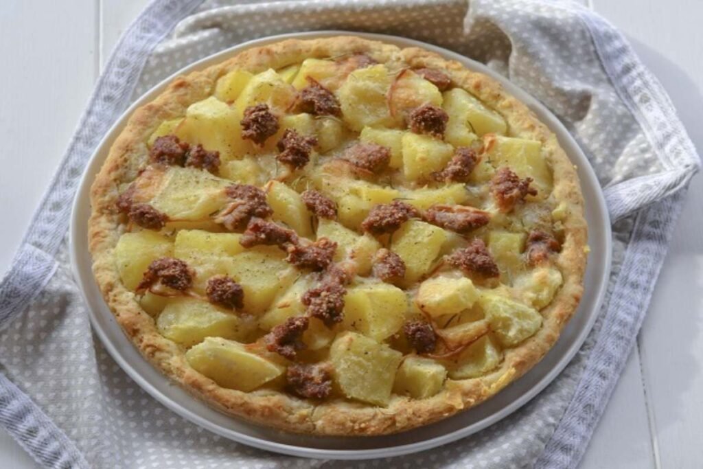 torta salata di patate salsiccia e scamorza