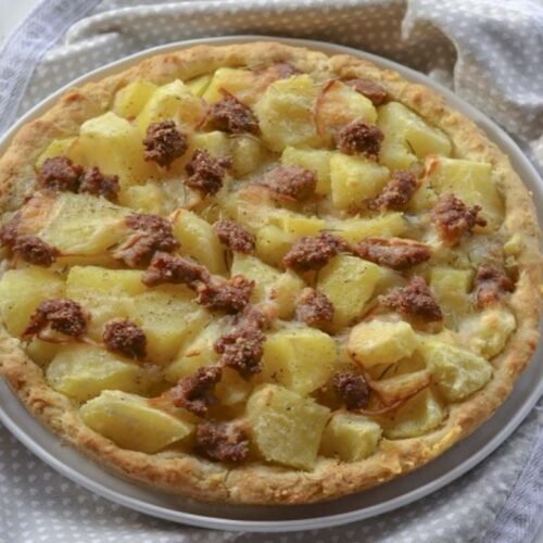 torta salata di patate salsiccia e scamorza