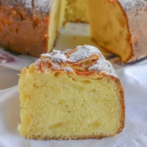 fetta di torta di mele alla panna