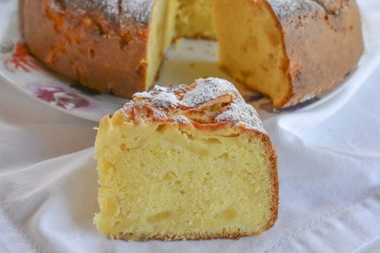 Torta di mele alla panna - Dolce morbido per la colazione