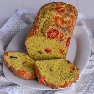plumcake al pesto con pomodorini e olive taggiasche