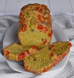 plumcake al pesto con pomodorini e olive taggiasche soffice