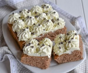 torta cremosa di gelato al tiramisù