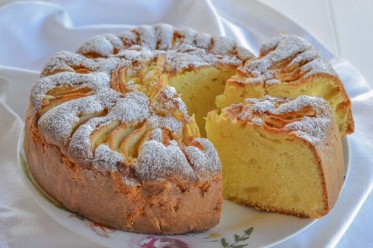 Torta di mele alla panna - Dolce morbido per la colazione