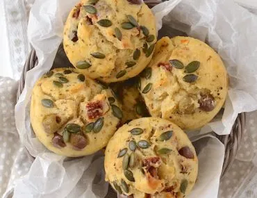 Muffin con pomodori secchi e olive taggiasche