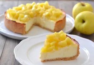 fetta di cheesecake alle mele