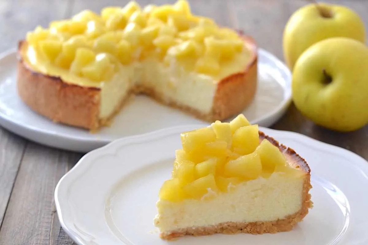 fetta di cheesecake alle mele e ricotta