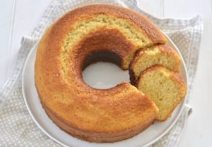 ciambella della nonna servita