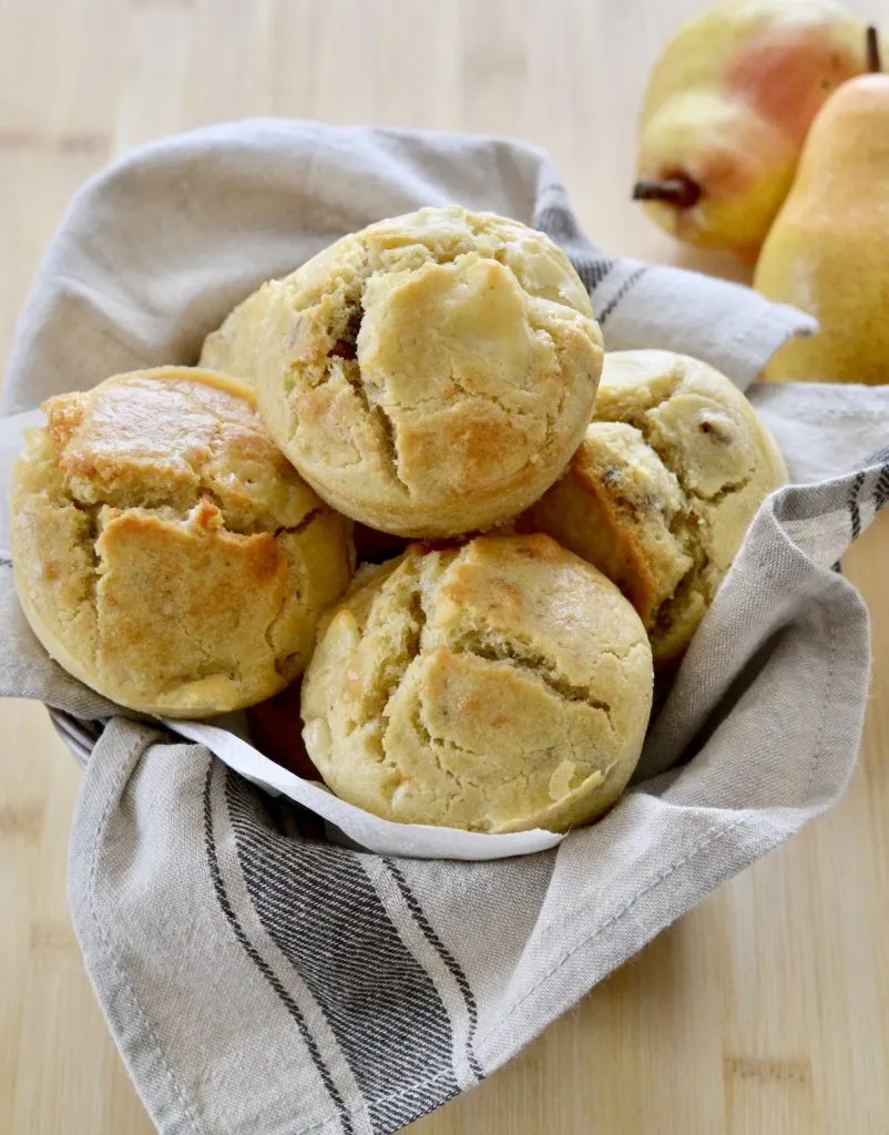 muffin pere noci e gorgonzola serviti