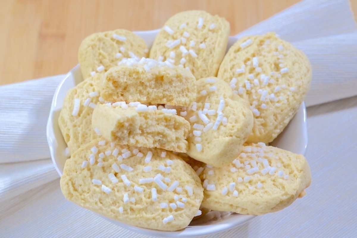 biscotti da inzuppo morbidi serviti