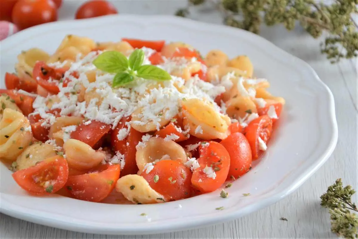 orecchiette alla crudaiola con pomodorini