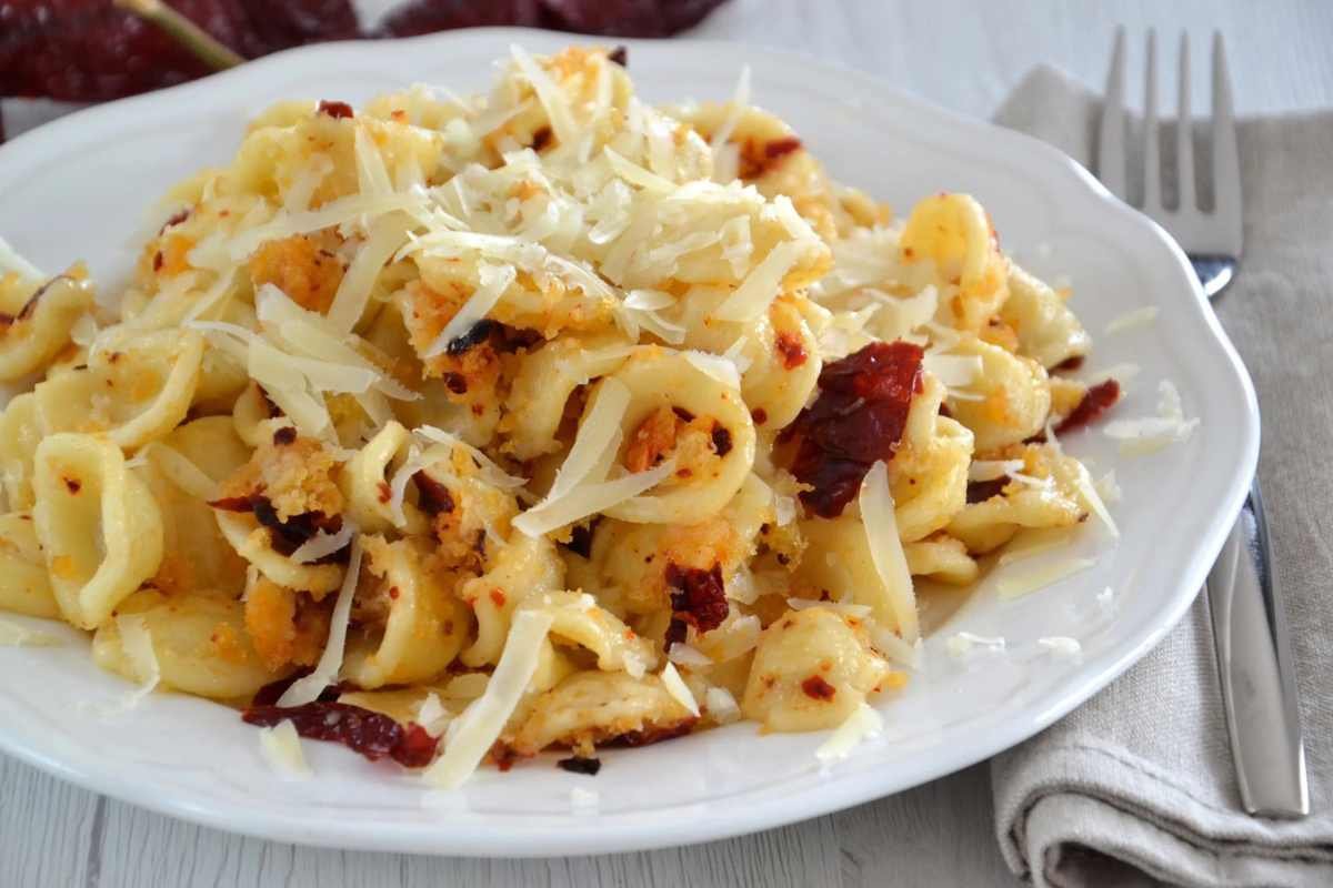 orecchiette con peperoni cruschi