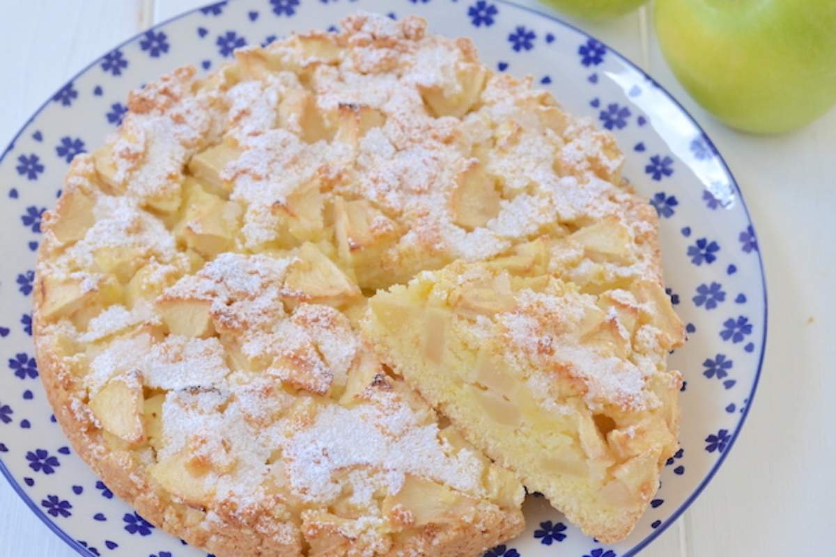 fetta di torta di mele verdi al limone