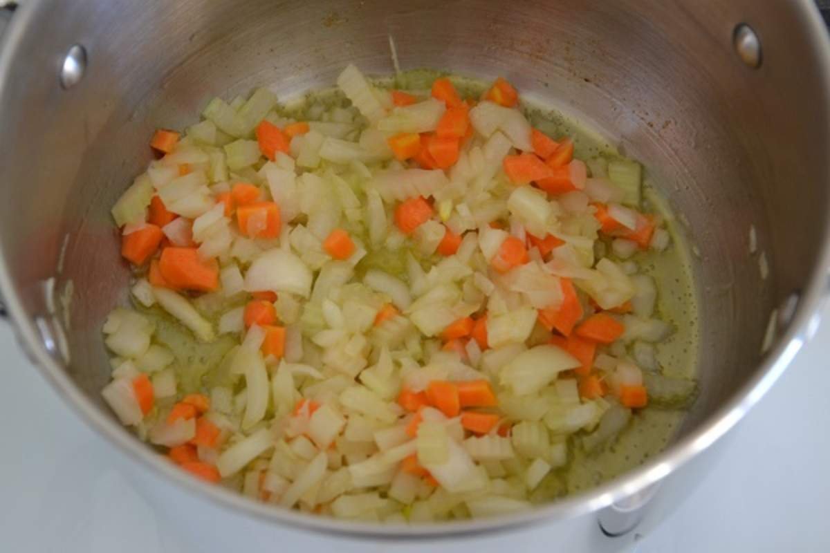 soffritto per pappa al pomodoro