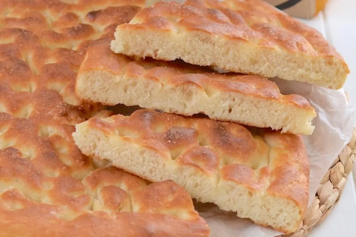 schiacciata toscana all'olio servita