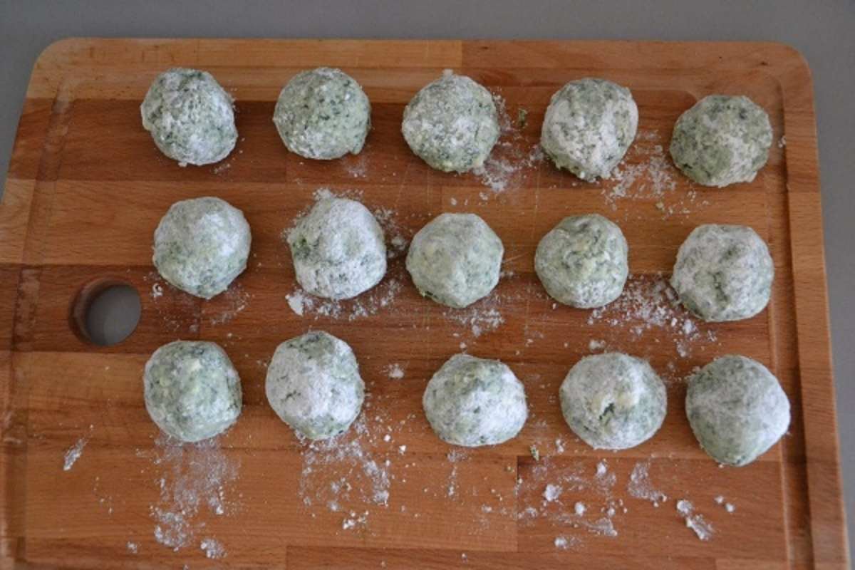 ricetta degli gnudi toscani al pomodoro