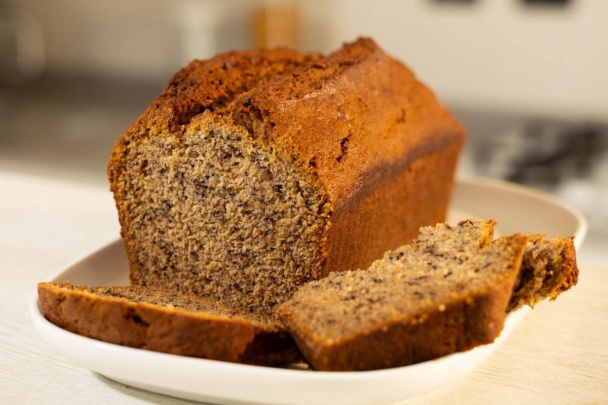 plumcake alle banane servito